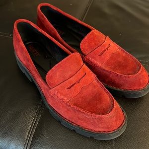 Børn red suede penny loafer with 1” lug sole, like new condition.